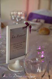 decoration de la salle du repas cadres noms de table couleurs blanc violet et argent www audetourdun idees de mariage decoration mariage noms de tables