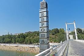 Die genaue geografische grenzlinie ist umstritten. An Der Brucke Nach Asien Orenburg Der Rhein Wolga Kanal Alles Uber Das Reiseziel Russland