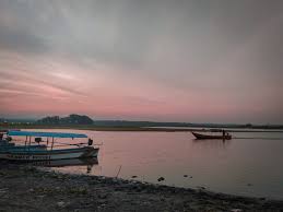 Waduk sermo adalah waduk yang di fungsikan untuk sistem irigasi daerah kalibawang. Waduk Cengklik Nikmati Syahdunya Senja Di Boyolali