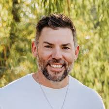 Passive franchising is crazy. Met a 38-year-old guy making $50K a month  from his franchise investments. I asked how he got started. He said he just  sent his money to a guy