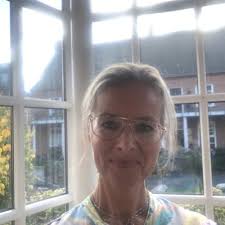 Mette Klint arbejder som social- og sundhedsassistent, og hun er træt af  fordommene om sit fag. Hun pointerer i debatindlægget nedenfor, at arbejdet  handler om meget mere end blot at være en