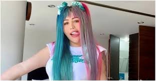Yina habla de cómo que le quedaron sus glúteos al retirarse los biopolímeros. Yina Calderon Es Criticada Y Causa Polemica Por No Devolver Unas Barbies