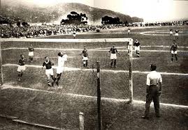 Preste atenção, pois esse avião é difícil de controlar e precisa ser muito ágil. File Estadio Dos Barreiros Jogo Do Club Sport Maritimo E Do Benfica 1936 Jpg Wikimedia Commons