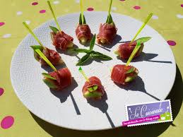 Disposez dans une assiette les 2 tranches de jambon ibérique et posez les figues dessus. Bouchees Aux Figues Jambon Cru Et Fromage La Cuisinade