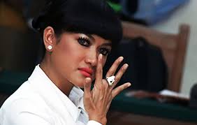 Ditemui di polres jakarta selatan kamis (30/03) adik julia perez, della wulan astreani dan nia anggraeni, mengaku selama di rumah sakit julia perez lebih religius dan sempat ngidam beberapa makanan. Berita Terbaru Dan Profil Artis Terkini Julia Perez Bangkrut Dan Jatuh Miskin Bahkan Sampai Minta Uang Rp 60 Ribu Pada Ruben Onsu