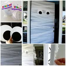 13 Idees Pour Decorer Votre Porte D Entree Aux Tons D Halloween Decorations D Halloween En Plein Air Decoration Halloween Exterieur Entree Halloween
