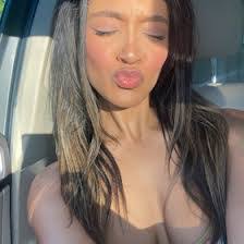 Caitlin Taber's Instagram, Twitter & Facebook