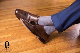 I personally love that light brown / tan leather color for shoes, and today, i'll show you which pants look best with this color leather shoe. How To Combine Socks Shoes Pants