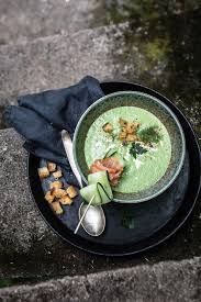 Fresh Exciting Kalte Krautersuppe Mit Scharfen Knuspercroutons Und Gurken Lachs Spiess Trickytine Krautersuppe Rezepte Kalte Suppe Rezept