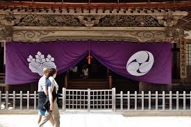 noren of kongoubuji koyasan wakayama のれん 暖簾 高野山 金剛峯寺 noren japanese shop noren with its emblems by yoshi ohno のれん 横断幕 高野山