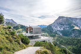 die bergstation der neuen jennerbahn bergstation nationalpark berg