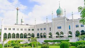 This makes it one of the oldest amusement parks in the world, located right in the heart of the city. Tivoli Kopenhagen Kopenhagen Tickets Eintrittskarten
