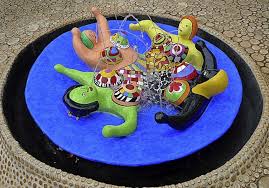 Tarot garden , a central focus of the moma ps1 exhibition niki de saint phalle: Tarot Garten Von Niki De Saint Phalle Reise Badische Zeitung