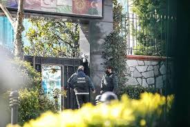 Operasyonun ardından uzun süre sessizliğini koruyan sedat peker, kendisine ait sosyal medya hesabından paylaştığı video ile operasyonu eski i̇çişleri ve adalet bakanı mehmet ağar ile kamuoyunun pelikancılar diye bildiği grubun yaptığını öne sürdü. Son Dakika Istanbul Da Organize Suc Orgutune Operasyon Sedat Peker In Avukati Herhangi Bir Suc Aleti Bulunmadi Takvim
