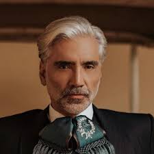 Confidencias is the 24th album (not including compilations) by alejandro fernández. Alejandro Fernandez Presume Sus Canas Al Despertar Y Lo Llaman Jaime Maussan Soy Carmin