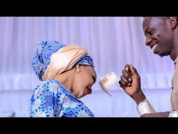 Ta haihu batare da miji ba bilkisu shema jarumar film tayi abin kunya tabbataccen al amari. Download Sunan Matar Ado Gwanja 3gp Mp4 Codedwap