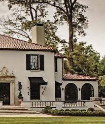 Black And White Spanish Style Home Exterior Though I Don T Care For Mediterranean Exteriors I Love The Simplicity Of This Facade House Paint Exterior Exterior Paint Colors For House Spanish Style Homes