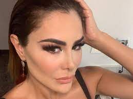 La celebridad es considerada la mamá de las cirugías estéticas, pues a sus 46 años sigue modificando su cuerpo sin límites. Ninel Conde Y Sus Cirugias Filtran Video Sometiendose A Tratamiento Estetico Actitudfem