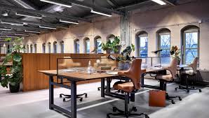 Winning the red dot design award in 2011, this office chair surpasses some of the leading renowned brands in terms of its design and the star rating among the people. Hag Capisco Flokk Configure Your Chair