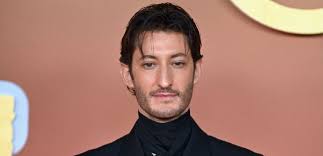 Athena (Netflix) : vous allez sûrement reconnaître cet acteur repéré dans  un film césarisé !