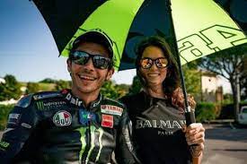 Hal ini ia nyatakan dalam wawancaranya dengan vanity fair, seperti yang dikutip marca, kamis (8/4/2021). Motogp Heboh Pacar Valentino Rossi Umbar Pelecehan Umbrella Girl Motorplus