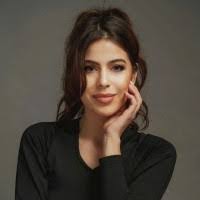 Sara Duque's Instagram, Twitter & Facebook