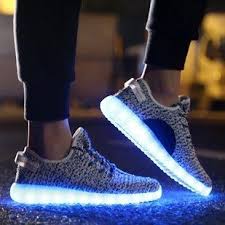 These Unbelievably Cool Light Up Sneakers That You Charge By Usb Stylish Sneakers Sneakers Fashion Nike Shoes Outlet