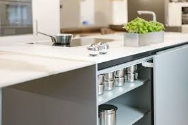 Slide Hide Kuchenschrank In 2020 Kuchenstudio Kuchendesign Kuche