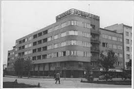 Kiedyś stryjeńska była rozpoznawana przez wszystkich: Krotka Historia Jednego Zdjecia Wiosna 1937 Warszawa Ukonczony W Grudniu Poprzedniego Roku Modernistyczny Dom Wedla Projektu Juliusza Zorawskiego Mimo Hucznego Otwarcia W Holu Budynku Wciaz Brakuje Ostatniej Artystycznej Instalacji Zofia Stryjenska