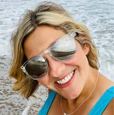 What are some intimate wedding venues in Arkansas with a natural backdrop  for 75 guests?