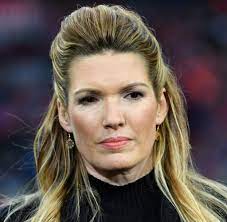 The official twitter account of sky sports darts. Sky Moderatorin Jessica Libbertz Mit Wundrose Im Krankenhaus Welt