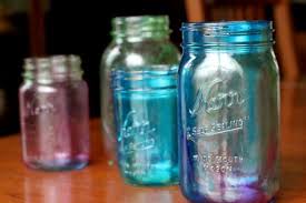 At finde containere og etiketter til alt, er ikke altid egnet til den mest attraktive boligindretning. Easily Make Tinted Jars With This Simple Painting Glass Jars Idea