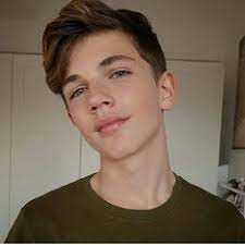 Gisele bündchen was only 14 years old when she was discovered while eating a burger in sao paolo. 20 15 Year Old Boy Ideas 15 Year Old Boy Cute Boys Cute Teenage Boys