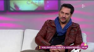 Árpa attila most először van hosszabb ideig gyermekével, a hamarosan egyéves amirával, mivel felesége, tomán szabina árpa attila a tv2 favorit című műsorában felelevenítette, mit érzett, amikor megtudta, lánya lesz. Alpharad Sub Count Chu Arpa Attila Elarulta Hogyan Maradhat Joban Valaki Az