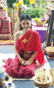 นางสงกรานต์ ปี 2559 นามว่า มณฑาเทวี ทรงพาหุรัดทัดดอกจำปา อาภรณ์แก้วไพฑูรย์ นอนมาบนหลังลา ทำนายว่าน้ำน้อย ธัญญาหารบริบูรณ์ วันที่ 11 มีนาคม 2559 นาย. Mojo Thai News à¸¡à¸« à¸¨à¸ˆà¸£à¸£à¸¢ à¸ à¸ˆà¸à¸£à¸£à¸¡à¸— à¸­à¸‡à¹€à¸— à¸¢à¸§à¹„à¸—à¸¢ à¹€à¸—à¸¨à¸à¸²à¸¥à¸ªà¸‡à¸à¸£à¸²à¸™à¸• à¸›à¸£à¸°à¸ˆà¸³à¸› 2564