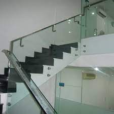Tanpa tangga, tentu tidak akan bisa menghubungkan bagian rumah lantai satu dan dua. Elite Art Glass Produk