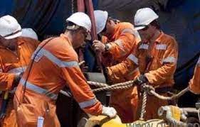 Sama halnya dengan pemilihan hijab, jika anda memiliki banyak koleksi busana navy perlu menentukan beberapa warna hijab yang serasi. Jurutera Cabok Perbezaan Warna Baju Offshore