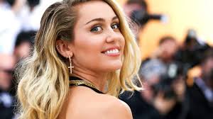 Hilary duff‏подлинная учетная запись @hilaryduff 1 апр. Miley Cyrus Accepts That She Imitated Hilary Duff As Hannah Montana Somag News