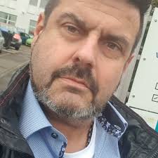 „ plattdeutsch bedeutet, stolz zu sein auf meine heimat. frank baumann ist bürgermeister der gemeinde krummhörn und familienvater. Frank Baumann In Der Personensuche Von Das Telefonbuch