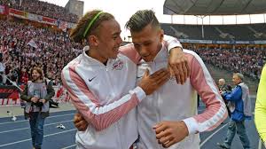 Yussuf yurary poulsen is a danish professional footballer who plays for bundesliga club rb leipzig and the denmark national team as a striker or winger. Selke Uber Poulsen Mein Freund Yussi Dfb Deutscher Fussball Bund E V