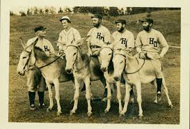 Babe Didrikson Zaharias with House of David Baseball Team Players 1
