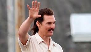 Wer die alten guy ritchie filme oder generell spannend inszenierte krimi actioner mit gut platzierten witz, rasanten tempo und klasse dosierter action mag, wird hier bestens unterhalten und kann bedenkenlos zugreifen. Matthew Mcconaughey Wie Siehst Du Denn Aus News At