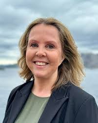 Kari Jacobsen's Instagram, Twitter & Facebook