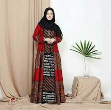 Syar'i batik dalam busana gamis memang kerap kali mendapatkan sentuhan kombinasi polos karena akan memberikan pola keseimbangan secara. 60 Model Gamis Batik Kombinasi Modern Terbaru 2020