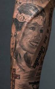 He is also the captain of both the teams he plays for. Tatu Ramosa Zvezda Davida Edinorog I Drugie Risunki Na Tele Igroka Reala Isport Ua