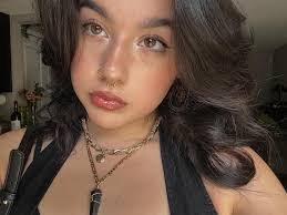 Mabel Connell's Instagram, Twitter & Facebook