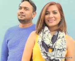 Melalui unggahan youtube aquarius musikindo, bunga terakhir sudah ditonton lebih dari 2,7 juta. Lirik Lagu Bunga Terakhir Bebi Romeo Lirik Lagu Populer