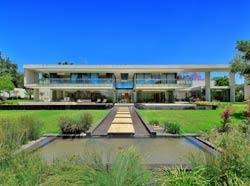 South african president cyril ramaphosa told the european parliament on wednesday that his country's land reform will faithfully adhere to the country's constitution with respect to the rights of all its citizens. Cyril Ramaphosa House Sandton Is This Ramaphosa S New Home Ramaphosa Is One Of South Africa S Richest Men With A Fortune Estimated At 450 Million By Forbes In 2015 College Movie