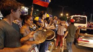 Venezuela: "Gran cacerolazo nacional" contra Nicolás Maduro luego de la Toma de Caracas - Infobae