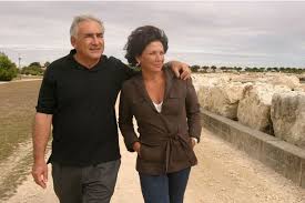 J'ai retrouvé depuis trois ans le bonheur auprès d'un homme, qui, comme moi, n'est plus tout jeune, ose partager anne sinclair, qui sait que l'identité de son compagnon n'est plus un secret. Archives Nbsp Quand Anne Sinclair Posait Pour Match